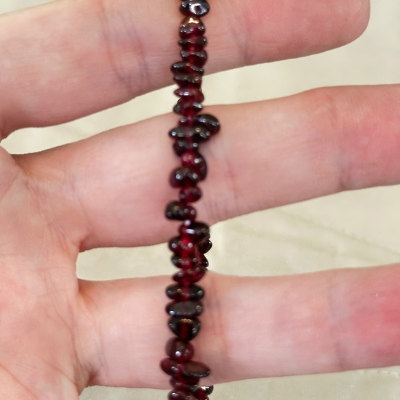 Red Garnet Chip Stone Stretchy Bracelet it Excellent Condition - Picture 10 of 13
